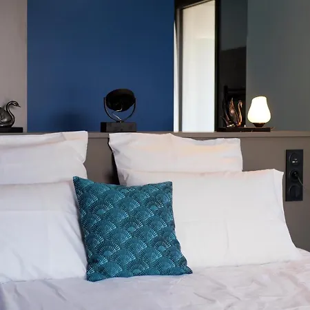 La Du Hotel *