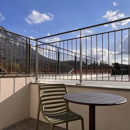 La Du Hotel *
