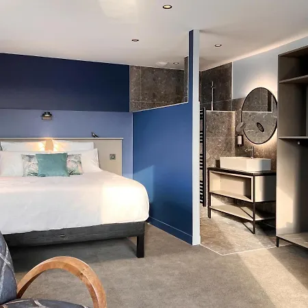 La Du Hotel *