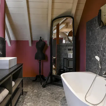 La Du Hotel *